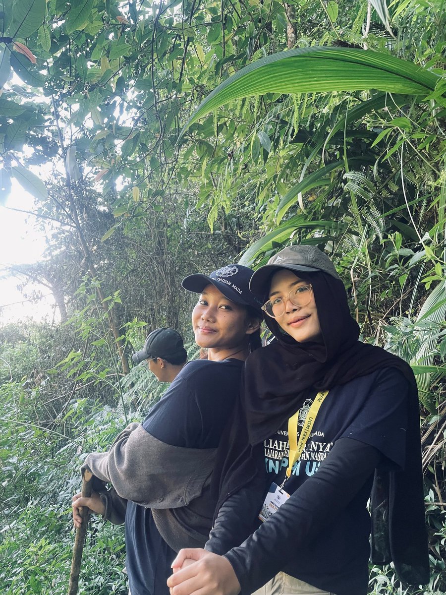 fireights8's tweet photo. 2 hari full ke hutan, ternyata kkn di gunung ga seburuk itu malah sERU BGTT. https://t.co/KSCKDglWLV