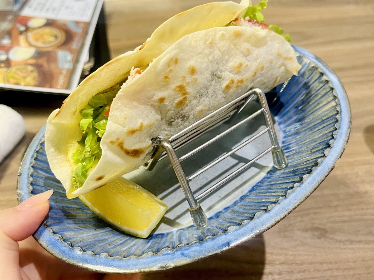 seinanana's tweet photo. 久しぶりに「琉球酒盛ちむちむ」さんで週末ランチ🍴
ここランチタイムが17時までなのが助かる〜🫶🏻
いつものナスのアンダンスー定食、食べ応えあってお腹いっぱい😘
タコスとポーたまも頼んだんだけど、タコスが！！！今まで食べたタコスの中で1番美味しかった！！！
何でだろ？チーズの旨みかな？ https://t.co/u6ItNDXCOh