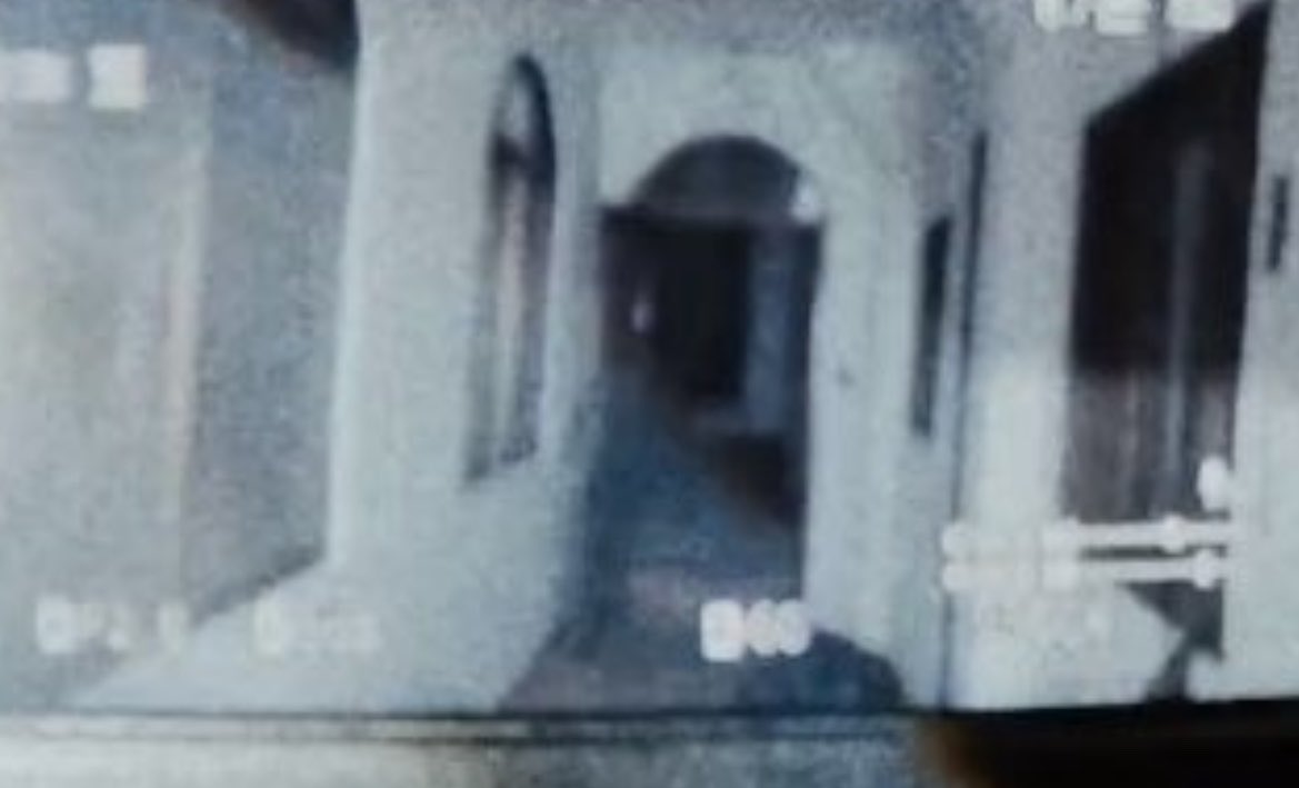 SEUNGlNNIE's tweet photo. OMG I MISSED THIS PART ITS SO CREEPY 😭😭😭😭 https://t.co/SkzFQtiHUX