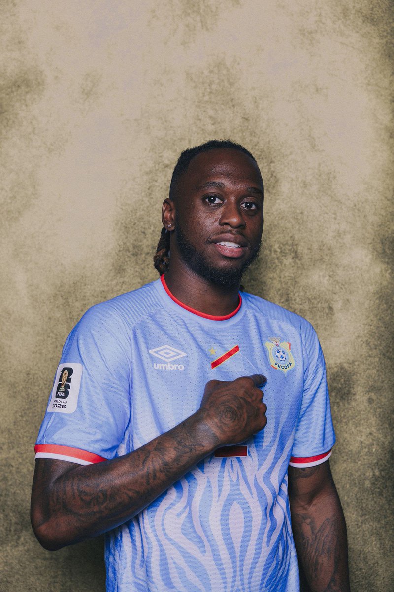 ActuFootRDCongo's tweet photo. 🚨 Arsenal s’intéresse à Aaron Wan Bissaka ! 🇨🇩👀

Selon @TEAMtalk, les Gunners étudient la piste menant à l’international congolais pour le départ attendu de Ben White. Bien que blessé au genou, l’international anglais devrait quitter le club cet été.

Des discussions internes importantes ont déjà eu lieu concernant Aaron Wan-Bissaka, mais aucune offre officielle n’a encore été formulée.

🗞️( @GraemeBailey )