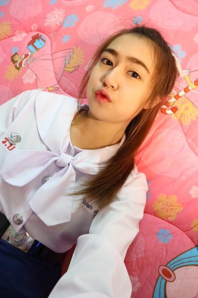 MeiLi996's tweet photo. ม.6 เองค่ะ 18 แล้วนะ 😍 https://t.co/lpc03nZF4D