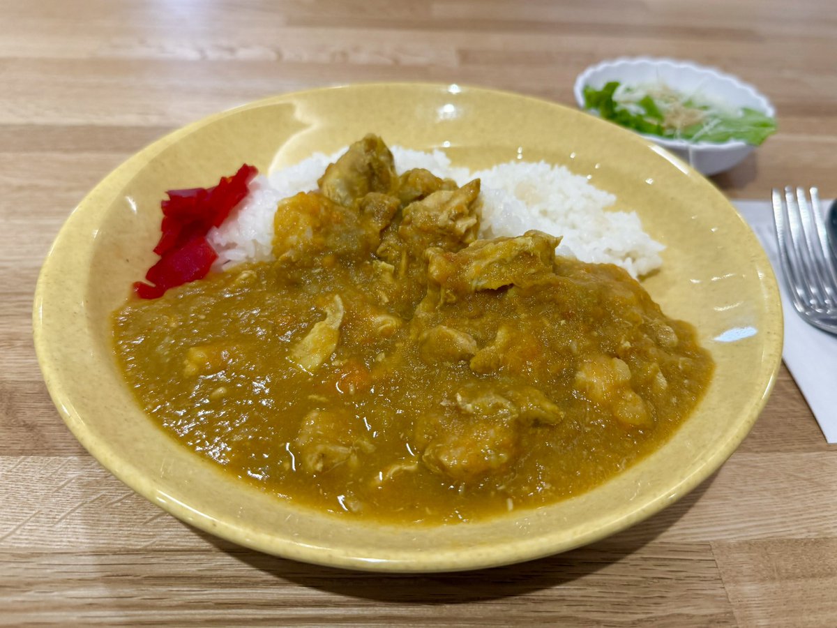 IndoCurryKo's tweet photo. 【お知らせ】宮城県庁2階の食堂カフェテリアけやきで

印度カリー子監修の「やさしいやさいカレー」が食べられます

・宮城県産野菜＆森林どり使用
・油不使用
・小麦粉不使用
・からみゼロ

まるで野菜スムージーのようなヘルシーなカレーです

7/31まで1日限定40食、一般の方もご利用いただけます🍛 https://t.co/R90Cxrpla1
