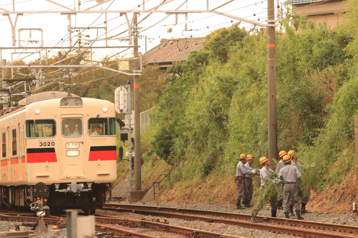 q_8008's tweet photo. 西日本豪雨災害から8年ですか。

JRが止まるので早期退社せよ、とのことでしたがスマシオの高潮で既に運休。
山陽で帰ると土砂災害で運休しており、帰宅難民となり滝の茶屋まで徒歩移動。

豪雨災害に台風、大阪府北部地震など災害が多発した年でした。 https://t.co/gQwmMXJ3XL