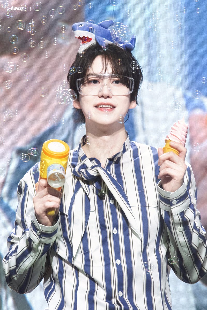 wrzx0329's tweet photo. 𝟐𝟔𝟎𝟕𝟎𝟓 𝐇𝐨𝐭𝐞𝐥𝟐𝟎𝟑 𝐢𝐧 𝐒𝐇

🍦

@GaemGyu 

#KYUHYUN #규현 
#キュヒョン #圭贤 https://t.co/puVbwvJQuo