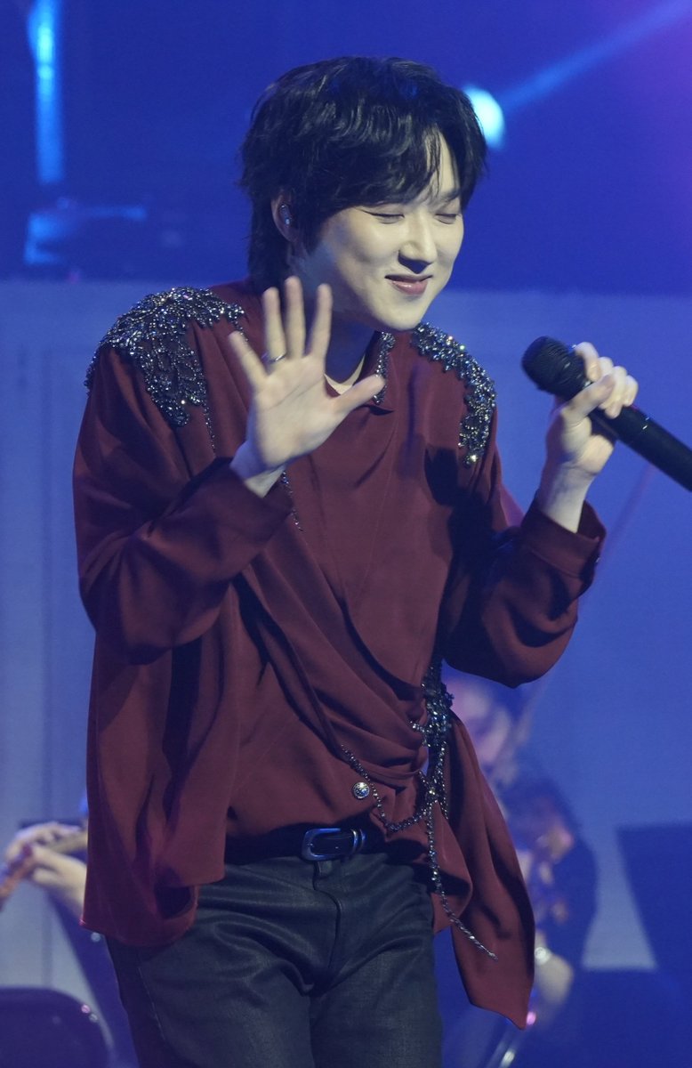 lilliilove1's tweet photo. 강형오 귀여운 거 같이 봐주실 뿐 https://t.co/1xFF21aue4