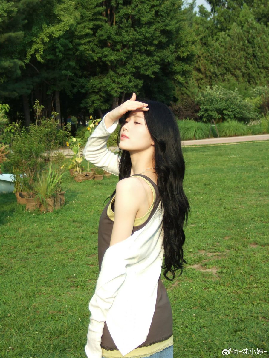so_991112's tweet photo. 자연광이 퍼스널 컬러인 사람이 어떻게 존재하지
그런 사람이 어딨냐면서 안 믿는 사람도 샤오팅 보고 바로 납득할듯🥹☀️ https://t.co/ou2SVSsecW