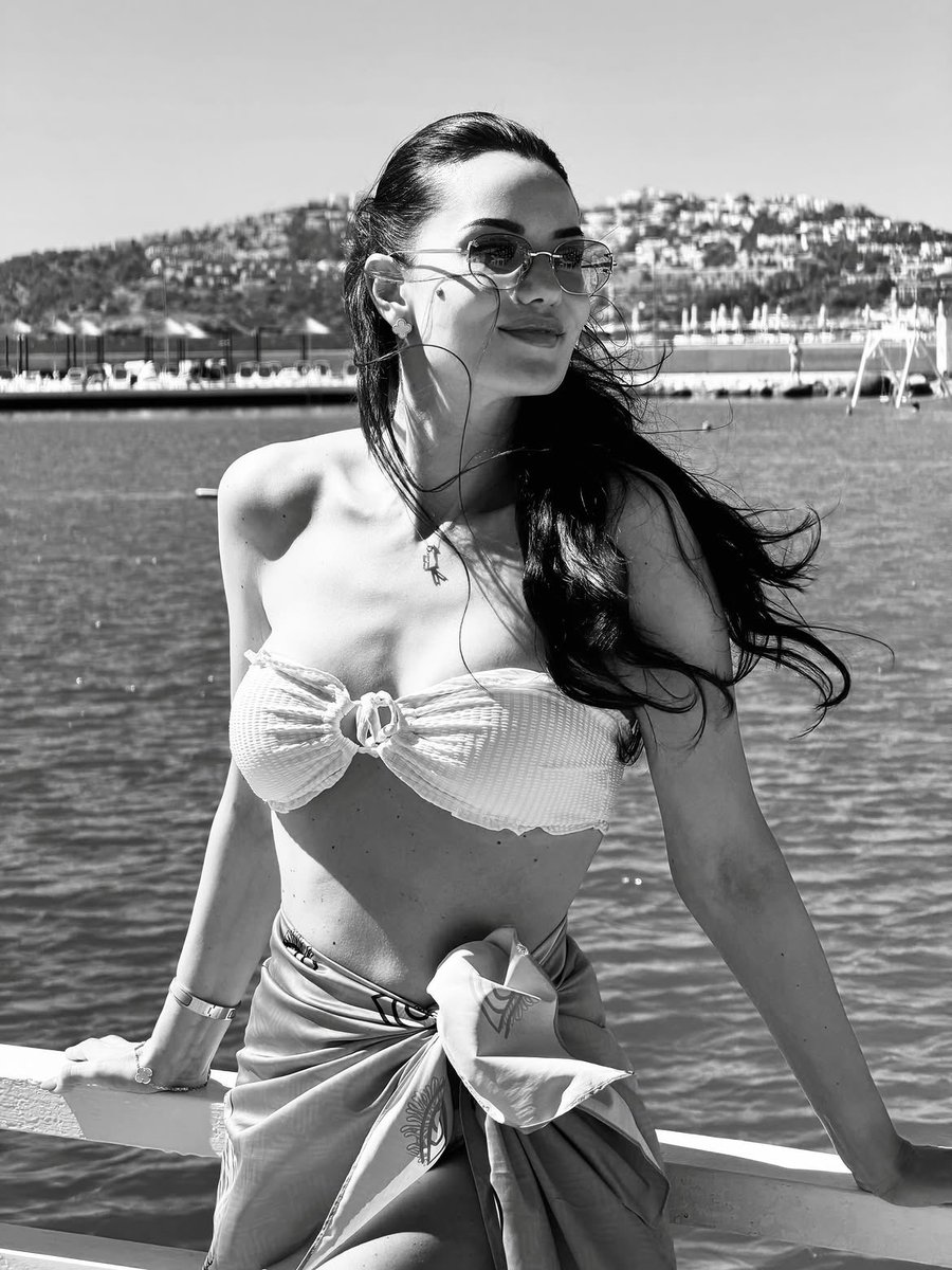 8Feride tweet picture