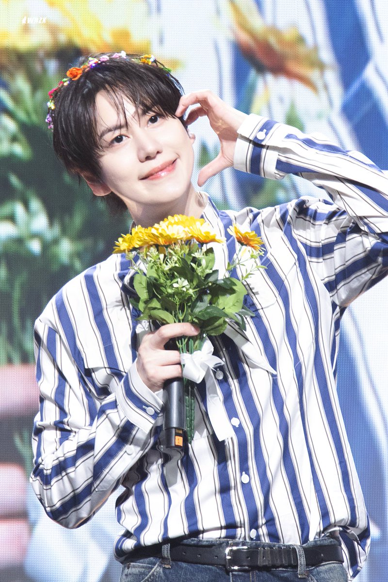 wrzx0329's tweet photo. 𝟐𝟔𝟎𝟕𝟎𝟓 𝐇𝐨𝐭𝐞𝐥𝟐𝟎𝟑 𝐢𝐧 𝐒𝐇

🌼

@GaemGyu 

#KYUHYUN #규현 
#キュヒョン #圭贤 https://t.co/4AYU2JJmd1