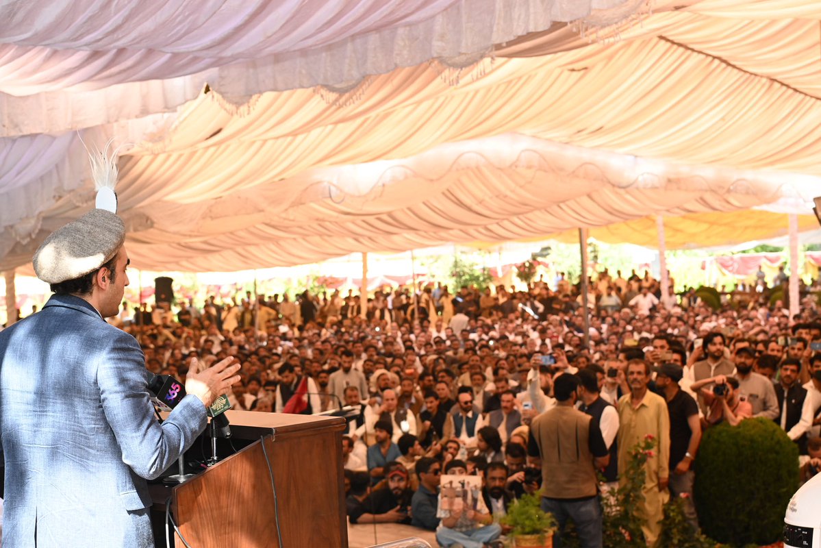 MediaCellPPP's tweet photo. چیئرمین پاکستان پیپلز پارٹی بلاول بھٹو زرداری نومنتخب وزیراعلی گلگت بلتستان کی تقریب حلف برداری سے خطاب کررہے ہیں۔
@BBhuttoZardari https://t.co/2hhiKKXNdy