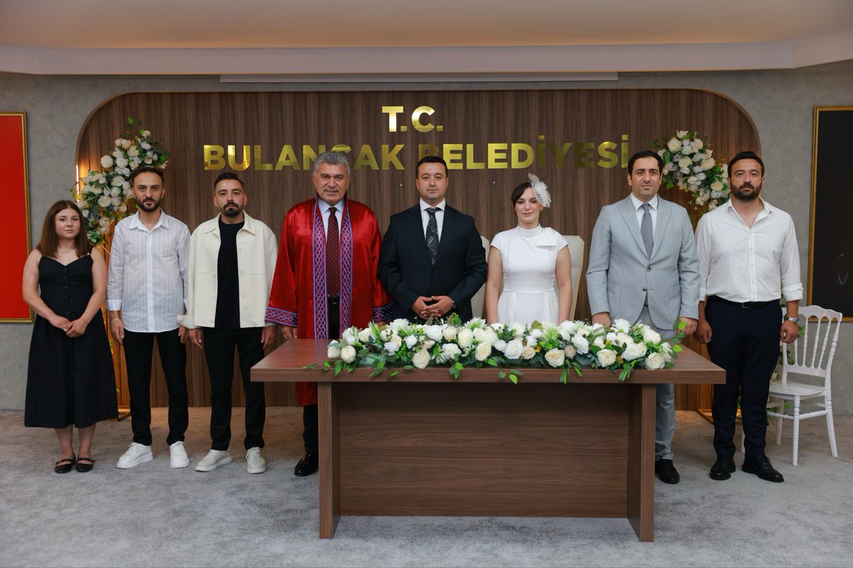 TCBulancak's tweet photo. Kaymakamımız Sayın Ömer Faruk TUNCER, Kaymakam Refiki Sayın Fatih ŞİMŞEK'in nikâh merasimine katıldı. Nikâh akdi, Belediye Başkanımız Sayın Necmi SIBIÇ tarafından kıyıldı. https://t.co/y1biTnIbL8