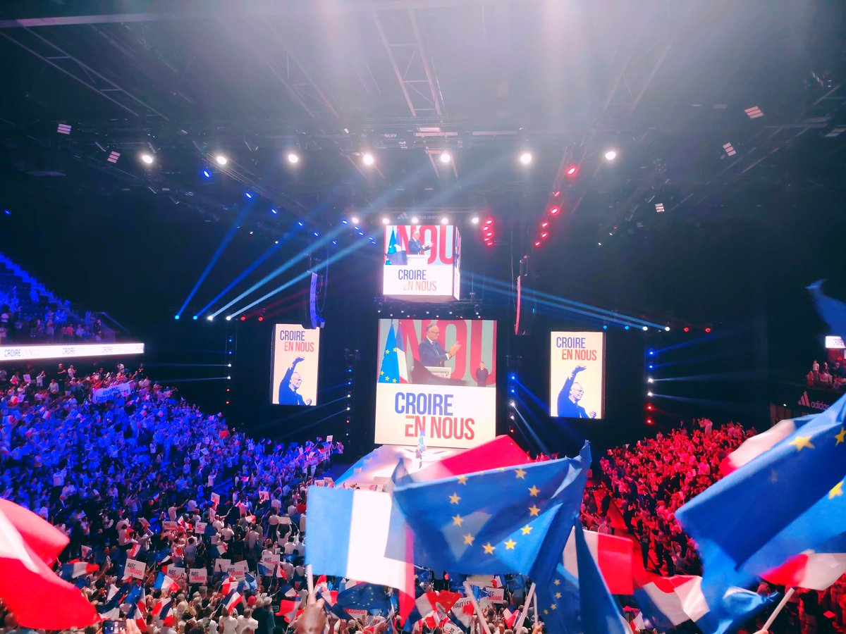 LaetitiaCalmont's tweet photo. Magnifique énergie collective avec @EPhilippe_LH à l'#AdidasArena.

🤼‍♀️ L'avenir de nos enfants dans une République laïque, sociale, fraternelle et universaliste. 
Voilà l'enjeu. Il est grand. 

Et cela passera par une "refonte massive de l'école".

#CroireEnNous | #AvecEdouard https://t.co/ib0PCFUO3S