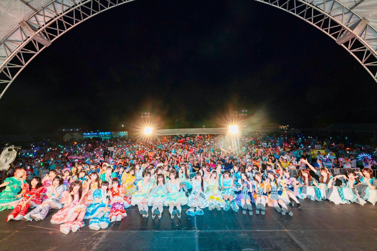 natsuzome_info's tweet photo. ／

#超NATSUZOME2026
2日間本当に有難うございました🌴✨

過去最高となる来場者数2日間で延べ2万人超え‼️
大盛況の中、無事終演を迎えました🌞

＼

そして、2026年の夏が初まりました☀️
今年も最高の夏になりましたか？🔥

来年の夏もまた、お会いしましょう🌻

#夏をハジメルのはナツゾメ https://t.co/cnmWxKJ953