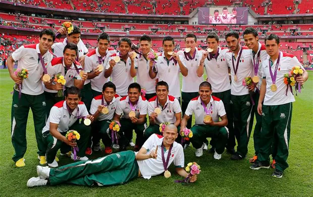 WiniSports's tweet photo. 🇲🇽 MÉXICO NAS OLIMPÍADAS

Eliminado da Copa do Mundo, o México já conquistou importantes feitos nos Jogos Olímpicos.

🏅 O país soma 77 medalhas olímpicas: 13 ouros, 27 pratas e 37 bronzes.

🤸🏊‍♀️Os saltos ornamentais são a modalidade com mais medalhas, somando 17. Já o atletismo é o esporte mais vitorioso em ouros, com 3 conquistas.

🇫🇷 Em Paris 2024, o México foi representado por 107 atletas e conquistou 5 medalhas.

🏟️ O país sediou os Jogos Olímpicos de 1968, na Cidade do México, tornando-se o primeiro país da América Latina a receber uma Olimpíada.