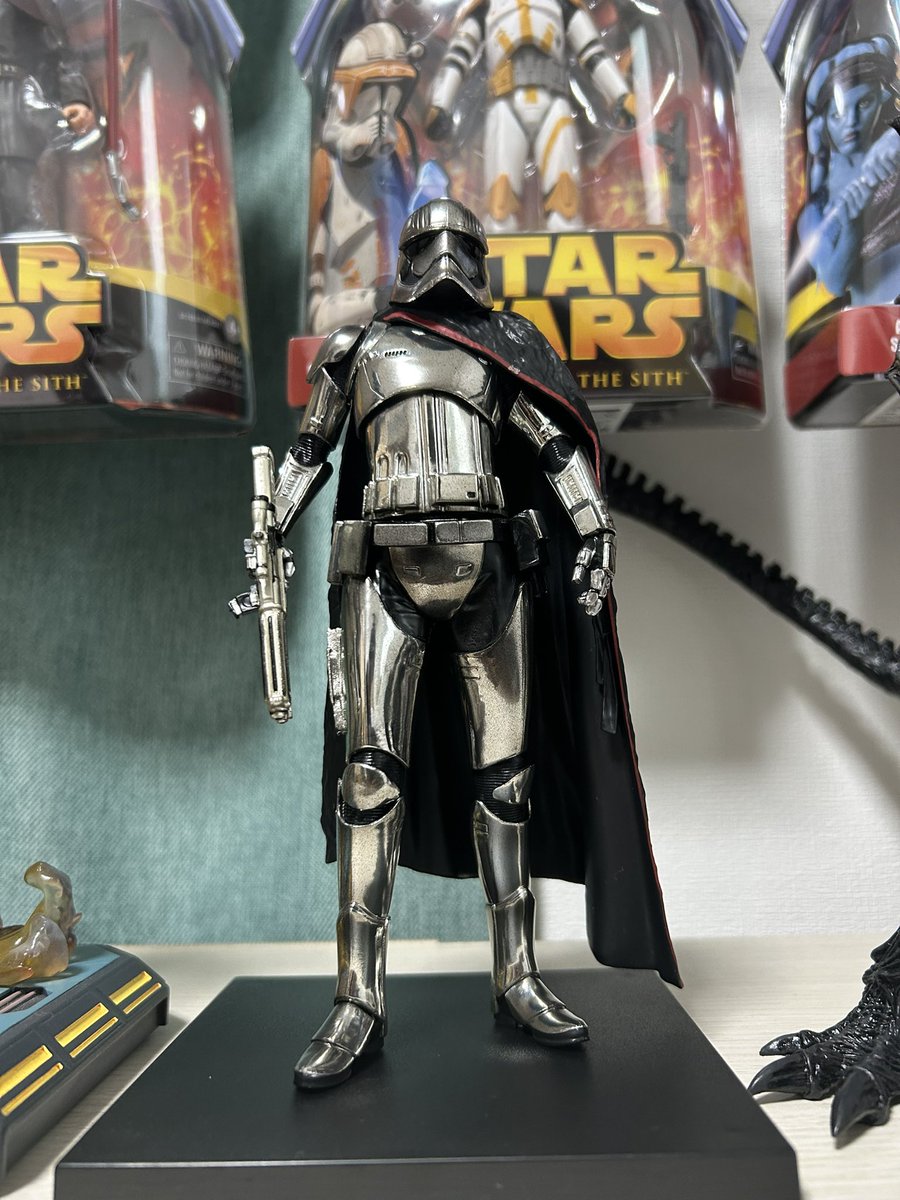 000_odango's tweet photo. Amazonでセールになってたカイル・カターン到着！それとは別にARTFX＋のキャプテン・ファズマもお迎え！この金属の光具合からしてベスカーって事でいいですか？🤔(違う) 我らの道。
#スターウォーズ 
#フィギュア https://t.co/EbiMZfEnpf