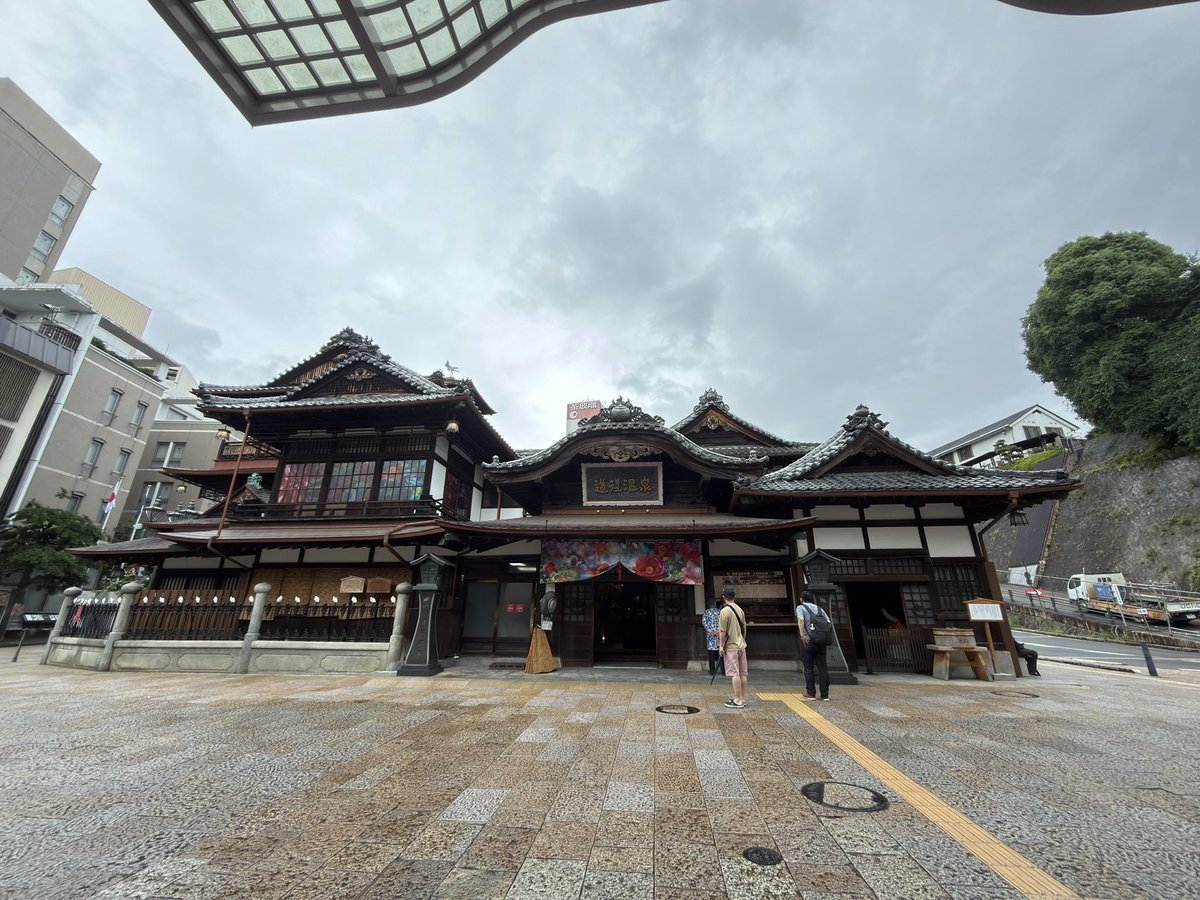 odekakelife's tweet photo. さて、本日は松山観光Day.
おしゃんなカフェ行って、道後温泉本館。
さらに松山駅の工事状況を眺め、
宇多津に到着。

最後に給油ランプが点灯し、
姫路から600kmほど走ったみたいです🤣 https://t.co/CbqnavzgHR