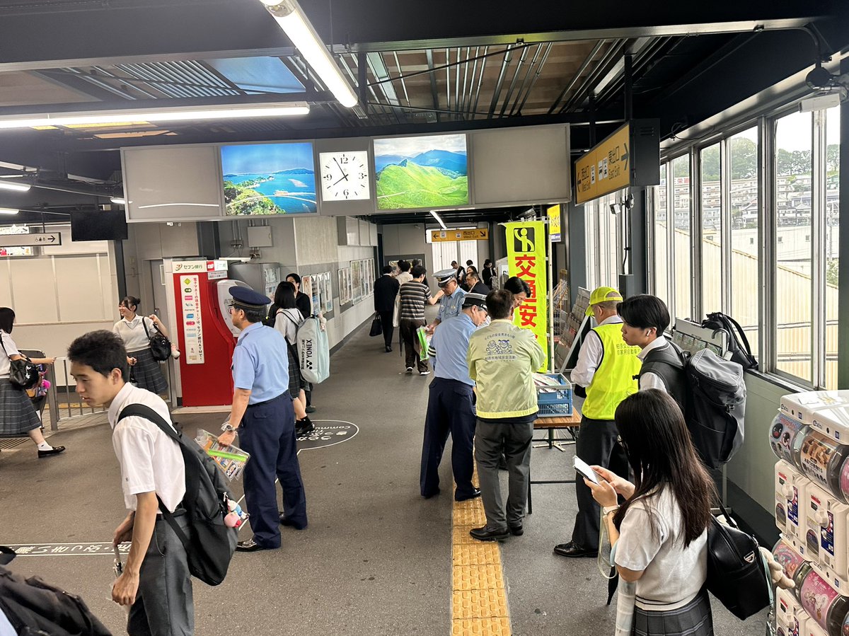 je6427's tweet photo. 夏の交通事故防止期間が、7月1日〜31日まで行われています。今朝（7月6日）、#近鉄国分駅 の改札口で、街頭キャンペーンに参加させていただきました。 https://t.co/Wz45NnQmpR