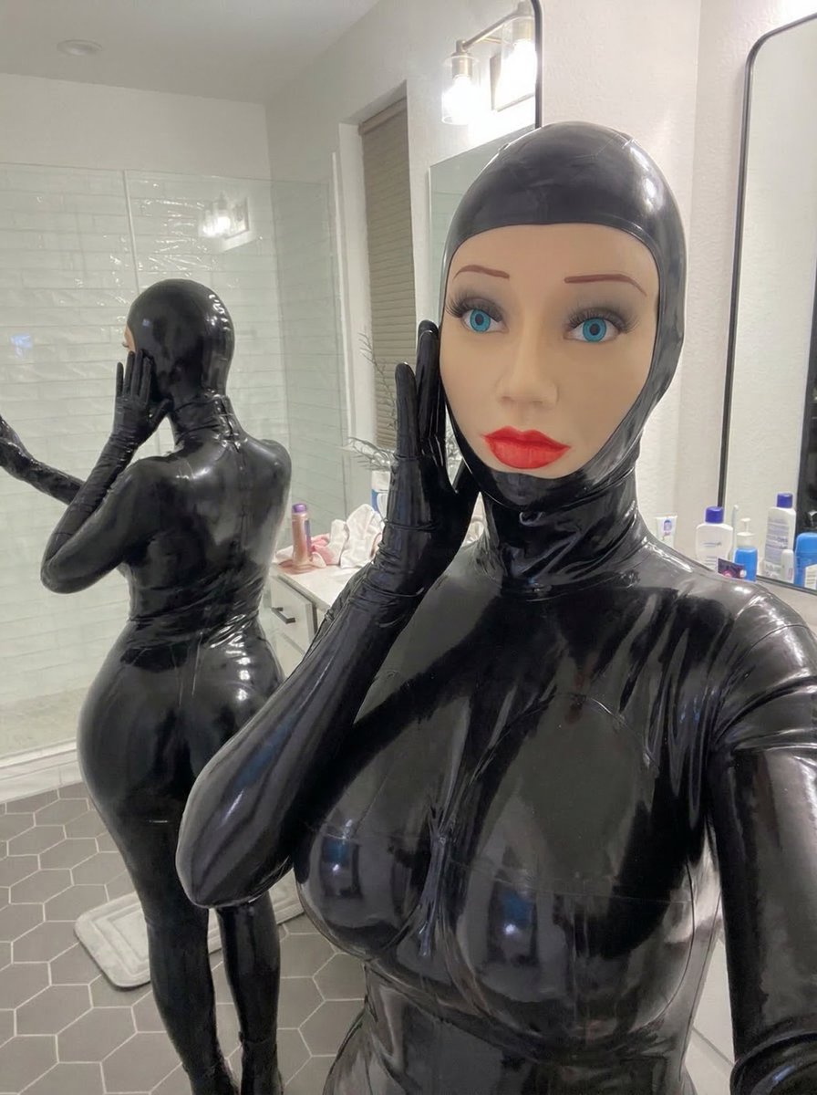 LatexAlina2's tweet photo. idk how long it will take me to build up this page but it’s whatever . Think I chose a good one for my first post 
#latex #latexdoll https://t.co/oIriA6Uj5l