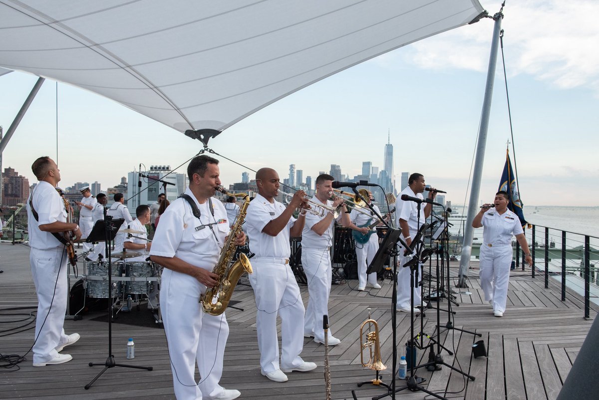 usnavyband's tweet photo. On July 4, the U.S. Navy Band Cruisers performed at the United Nations fireworks viewing party on Pier 57 in New York City.

#USNavy #INR250 #America250 #NYC https://t.co/H4IL4IfmyY