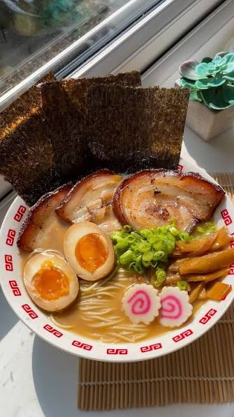 EthanIsRealCool's tweet photo. @dengekivinsmoke guys my ramen has a devil fruit pattern, it must be the pinnacle of science https://t.co/Iy2prP7gkj