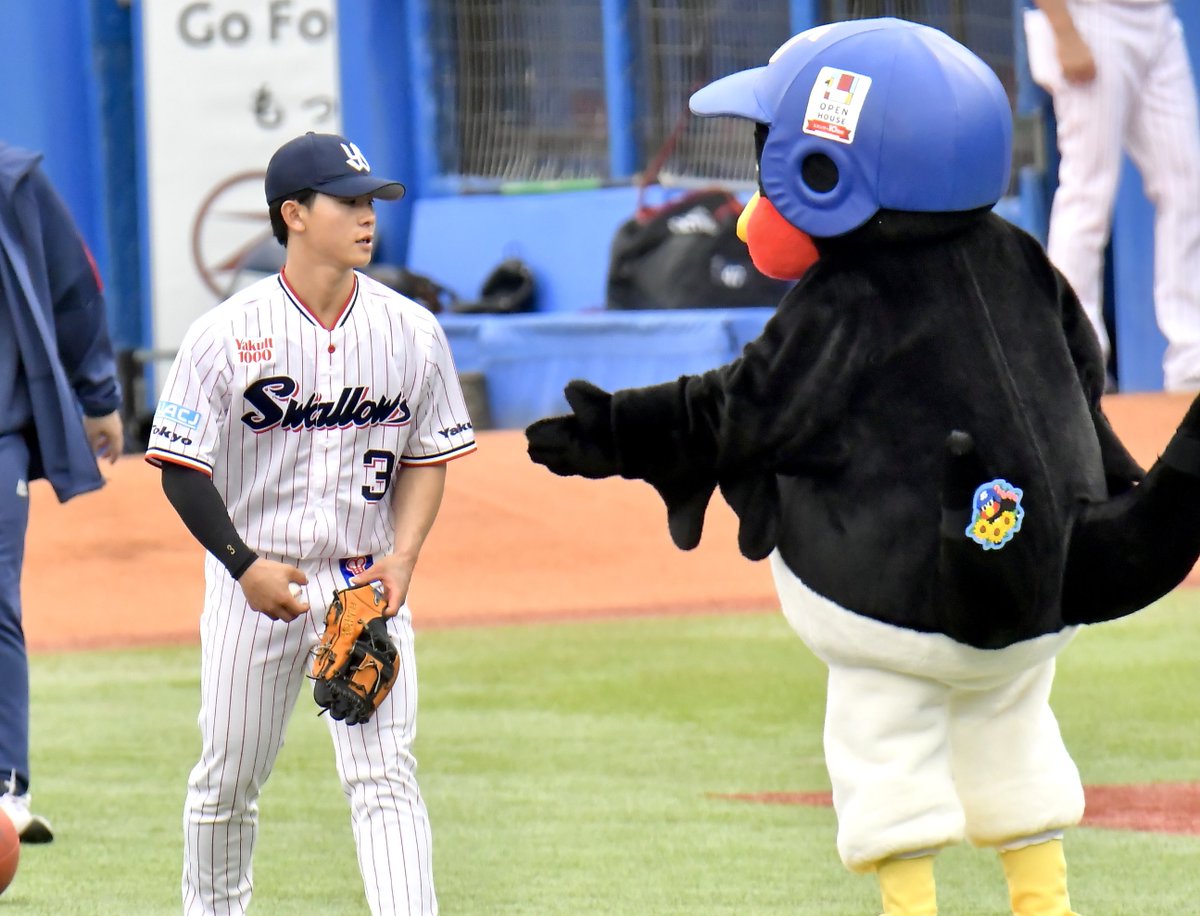 visiyuni3316's tweet photo. 明日からビジター6連戦💪🏻
無理せずとは思いつつ…
壮真くんはしっかり前を向いていると思うので、これからどんどん調子上げてくれることを信じてるよ〜！！
応援あるのみ🍀

#内山壮真 #つば九郎 https://t.co/R9HYLALMeb