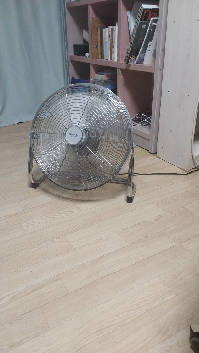 space_lanch's tweet photo. 선풍기틀면 모기가 없어짐 https://t.co/NuVAUzM4Gh