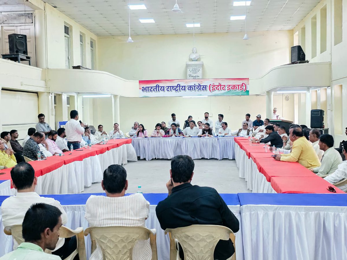mppmc1234's tweet photo. श्री राजेन्द्र मालवीय जी, श्री गजेंद्र सिसोदिया जी सहित समन्वय समिति के सदस्य उपस्थित रहे।

📍 इंदौर
#MadhyaPradesh
#MahilaCongress
#Reena_Bourasi_Setia https://t.co/Mksnsx45Fl