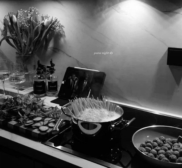 jroseu's tweet photo. Preparing for dinner. https://t.co/O6rigOP4ip