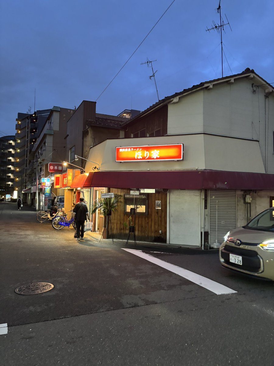 iekei_no1's tweet photo. 御堂筋線あびこ駅下車1番出口出てすぐの商店街を抜けた所に明後日8日にオープンの「ほり家」へ。
大阪で満足できる横浜家系ラーメンを食べれるお店が増えた事、そして家から近い事。
とても嬉しく思います◎
大変美味しゅうございました🍜
#ほり家
#大阪横浜家系ラーメン https://t.co/QlTS8h8JVe