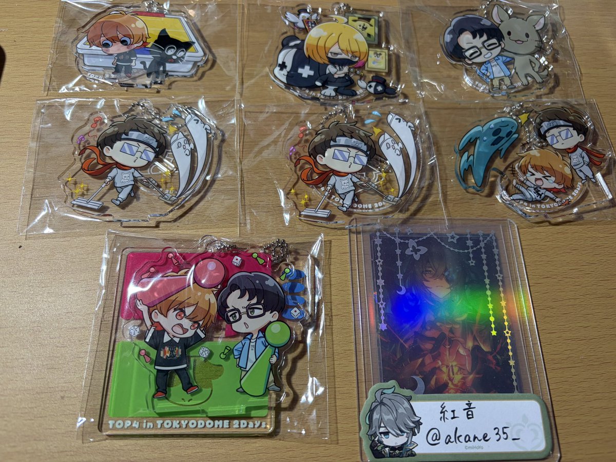 akane35_'s tweet photo. TOP4 東京ドーム 交換 アクスタ アクキー

譲:画像のもの

求:同種シクレ(TOP4)＞奇跡
又は銀テ (赤＞黄緑青)

銀テとの交換の場合、比率は相談させて頂ければと思います🙏

🐱単体はシクレか銀テ赤との交換を優先させて頂きます🙇‍♂️

郵送にて交換可能な方いらっしゃいましたらお声掛け下さい。 https://t.co/HiuGcO2Zx1