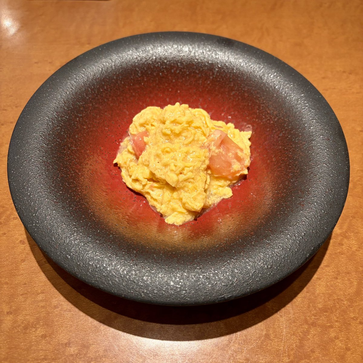 _shi0rin's tweet photo. 八丈島は悪天候でキャンセルしたけど、美味しすぎるショートケーキとトマトと玉子の炒め物に出会えたからむしろプラス🍰🍈🍅🥚 https://t.co/kKbFPSH3Ho