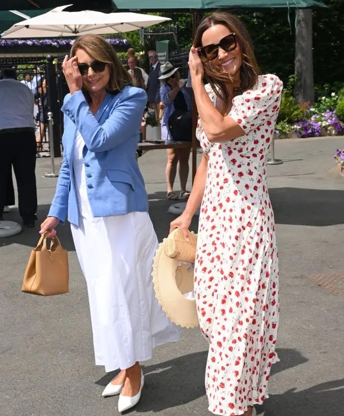 RoyallyBelle_'s tweet photo. Carole Middleton and Pippa Matthews are attending #Wimbledon today! 

They look so good 🤍 https://t.co/8njWN5Qlhg