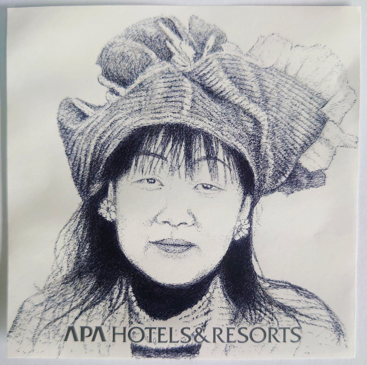 washinoebeya's tweet photo. 「APAホテルのメモ用紙に描いたAPA社長」
Fumiko Motoya (The famous President of APA Hotel), drawn on an official APA Hotel notepad.
Size: 10cm × 10cm
Tools: Ballpoint pen only.
#APAHotel #FumikoMotoya #アパ社長 #APAホテル #BallpointPenArt #Stippling #Dotwork #InkDrawing https://t.co/rCOu9ATbqL