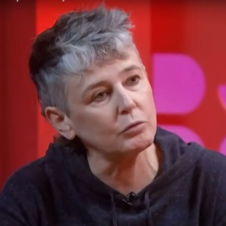 JFreiress_'s tweet photo. A jornalista Milly Lacombe, em sua coluna no UOL, comentou sobre a vergonhosa eliminação do Brasil para a Noruega.

💬"Brasil pequeno, covarde, dominado, ridículo, constrangedor...Estava zero a zero quando o menino Ney entrou. Depois disso, só olé para a Noruega. Haaland, imenso em todos os sentidos, fez dois gols e mostrou o que esse Brasil é: um vazio existencial".