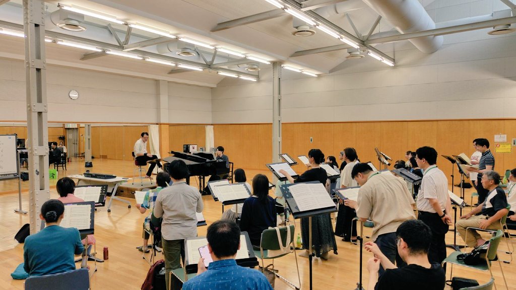 ensemble_maika's tweet photo. 昨日は月に一度の指揮者練習💚

人数も集まり、熱気のこもった練習となりました🔥バラバラに並んだり、歩き回って歌ったり⋯
仲間とアンサンブルしていこう✊

県大会はもう今月末に迫ってきたー！ https://t.co/MBFidYSb58