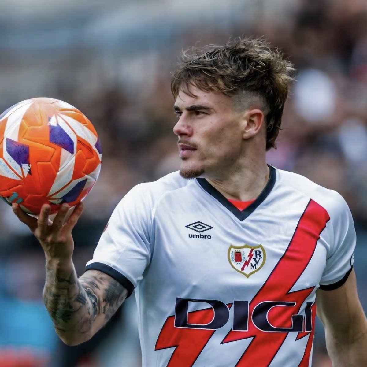 TheBlueDodger's tweet photo. 🚨 Chelsea's 1st attempt to sign Pep Chavarría has not been successful, but, considering that it is a request from Xabi Alonso and that the player is open to the move, it will not be the last offer.

Chelsea need to reach Rayo Vallecano's figures. ⏳️

(@diarioas) #CFC https://t.co/lAMSX0f1kq