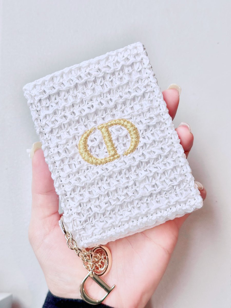 Dior の最新ノベルティはポーチ！ 4月にもらったミラーの素材と同じ