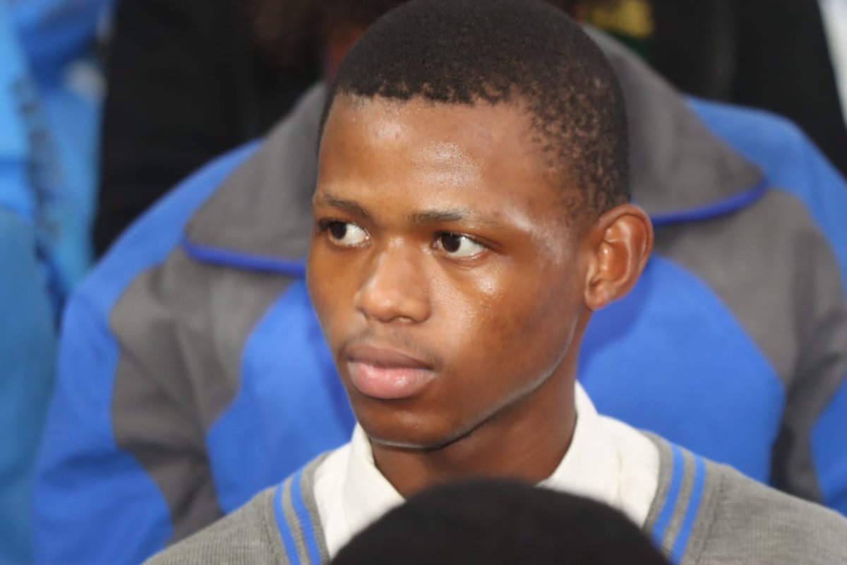 DBE_SA's tweet photo. As part of the #LearnerSupportProgramme, DG Mweli engages the #ClassOf2026ZA at Paul Sauer High School and Patensie High School in the Sarah Baartman Education District, Eastern Cape.
Drawing on his #DGFiveNuggetsOfWisdom, he encourages learners to listen attentively and observe, explaining that these habits build a strong memory, the foundation for understanding, classwork, tests and examinations. He also emphasises the importance of following a personal study timetable from Monday to Sunday, studying at least two subjects each day, and consistently practising with previous examination papers, reminding learners that practice makes perfect.
#ClassOf2026ZA #EducationZA #GovZAUpdates