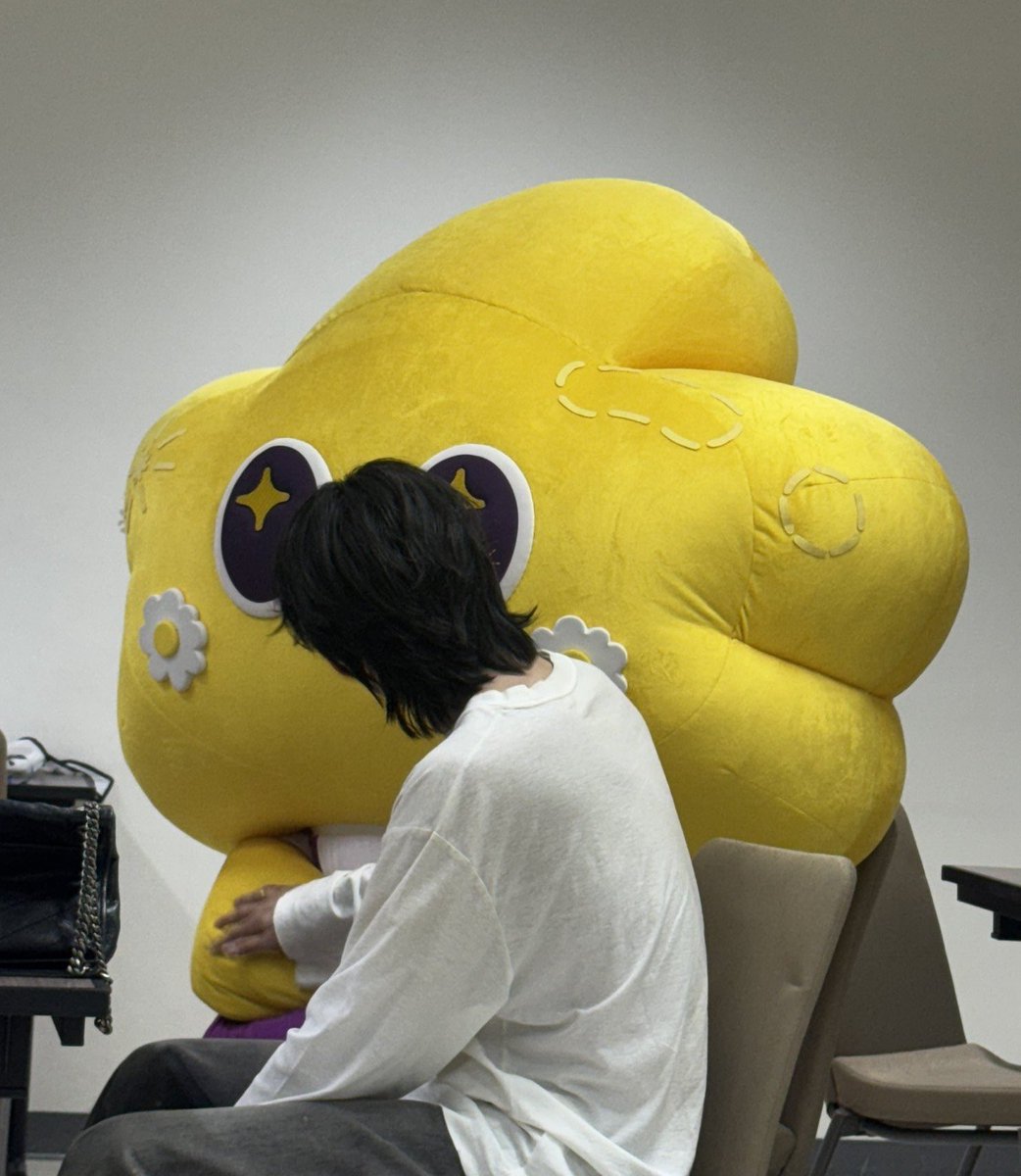 yellowglikesu's tweet photo. คนที่ถ่ายรูปลีลี่กับรีรี่ออกมาได้น่ารักทิ่สุด🥺 https://t.co/UdkAv1wBKg