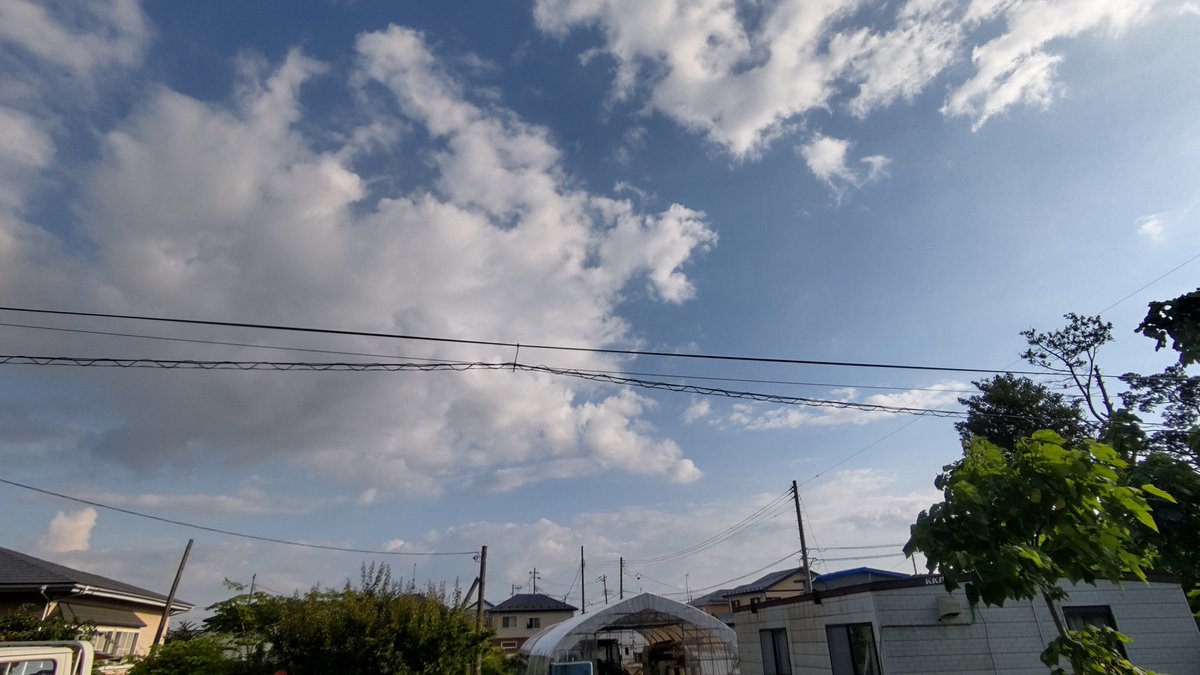 awashimas's tweet photo. こんばんは、今日も良い天気でしたが夕方になって階上岳を越えて岩手方面から海霧？が流れ込んでいました。 https://t.co/9hEYQ58ehA