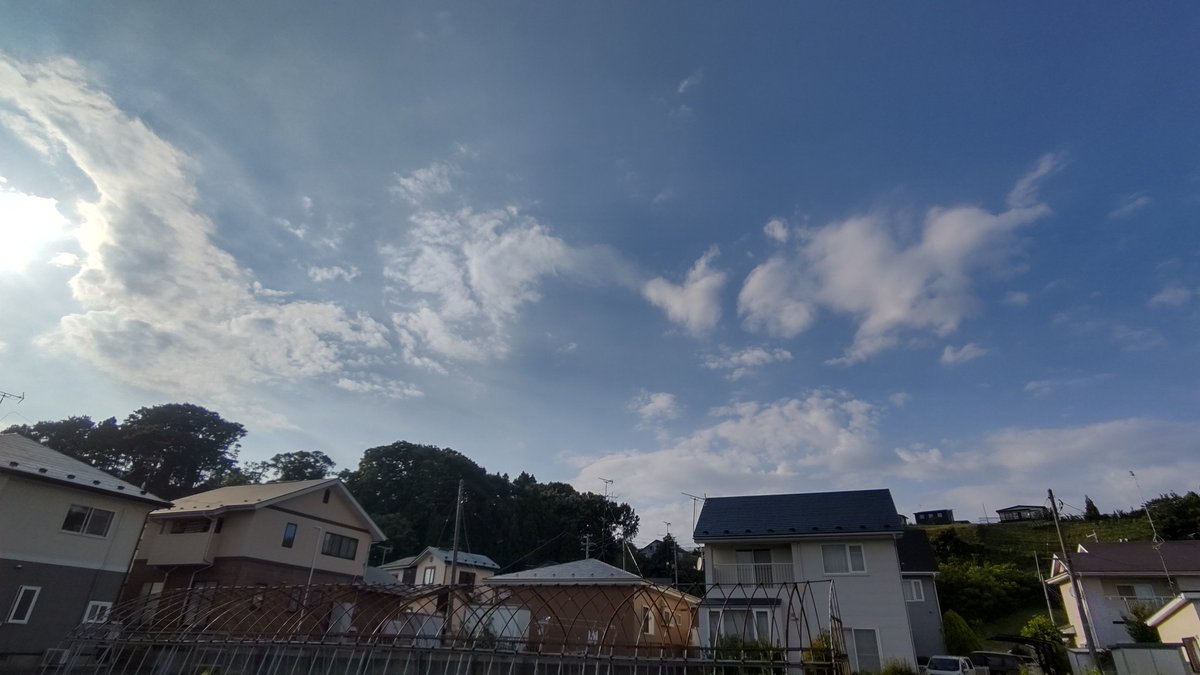 awashimas's tweet photo. こんばんは、今日も良い天気でしたが夕方になって階上岳を越えて岩手方面から海霧？が流れ込んでいました。 https://t.co/9hEYQ58ehA