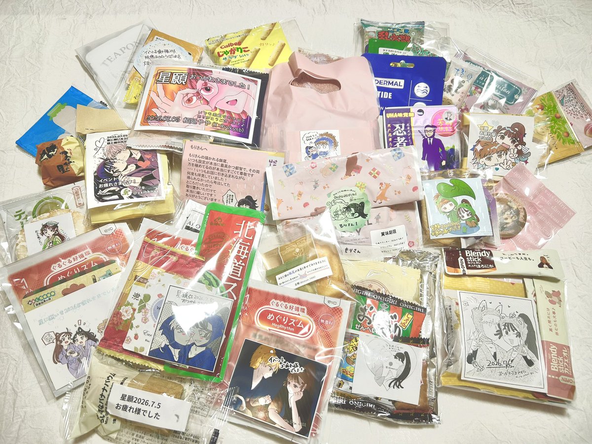 morimomado's tweet photo. 昨日は大変お疲れ様でした!そしてスペースにお越しいただいた皆様、素敵な差し入れをくださった皆様、ありがとうございました！！
本当は全員にご挨拶したかったのですが、席を外してしまい...申し訳ないです😭
頂いた言葉やお手紙など大事に大事にします!!おやつはありがたくいただきます🍡 https://t.co/DRFtObEIIN