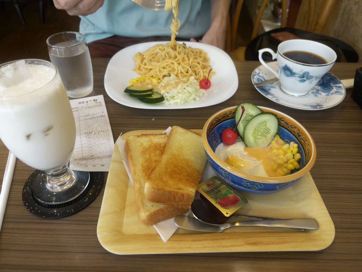 lovelymopi's tweet photo. 赤羽モーニングでバナナミルク🥛 https://t.co/edBRRyK5hS