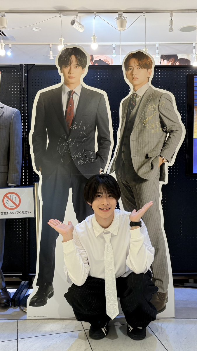 Asahi_Amano's tweet photo. 「#フェイクファクトリップス 」ドラマ＆原作 ポップアップストア《マンガ展天王寺》 にお邪魔してきました！
東京でのポップアップストアはお仕事でなかなか行けなかったので地元の大阪で行けて嬉しかったなー！
場面写真にサインさせて頂いたのでお立ち寄りの際は、ぜひご覧ください！

#ドラマFFL
#fakefactlips
 #マンガ天王寺