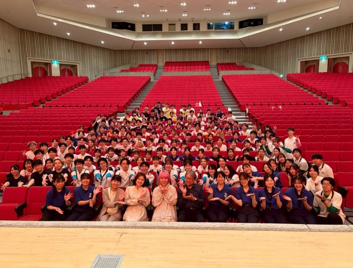 yubbnet's tweet photo. 【ジョイントコンサート】
山大・県大・学芸大・芸短大・周公大の5大学が集まって、総勢170人を超える演奏会でした！ゲストにはユッコ・ミラーさんをお招きしました🎷💖
たくさんの方々に、さまざまな面でサポートしていただきました。本当にありがとうございました。
#山大吹奏 #吹奏楽 #山口市 https://t.co/x7UR4StjVw