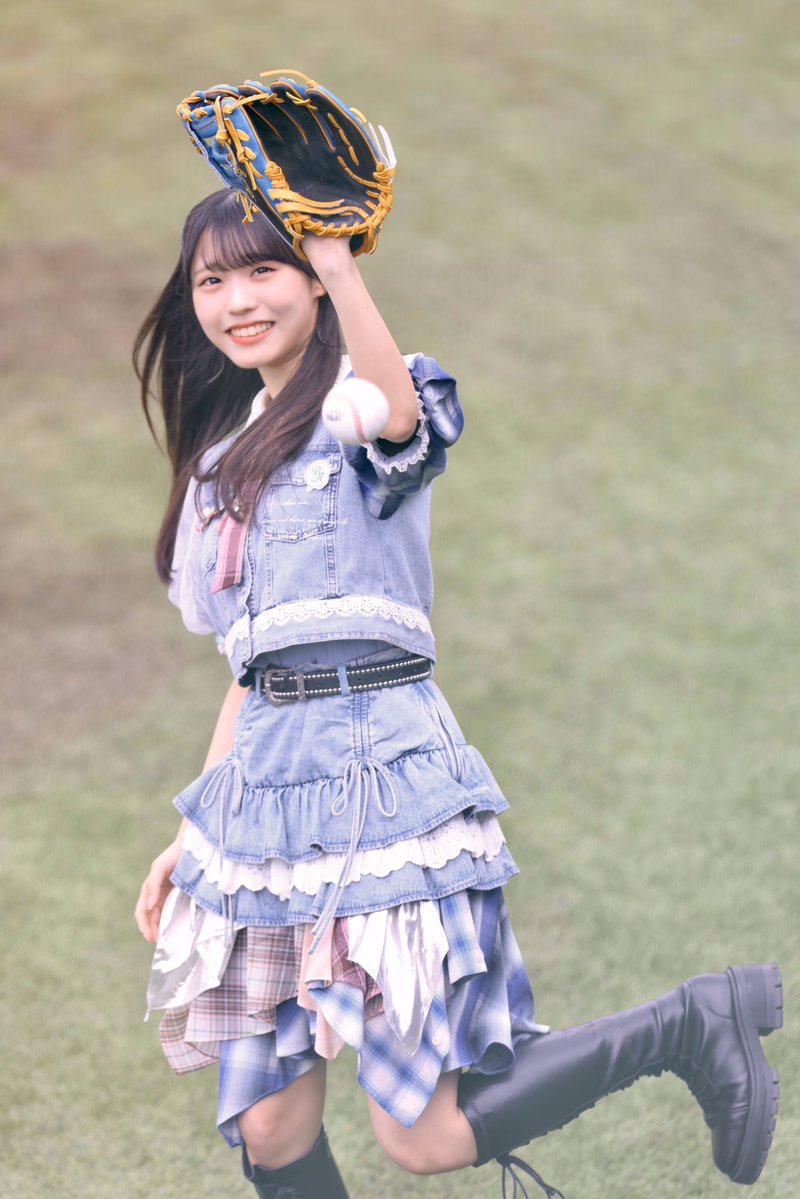 three_base's tweet photo. 金澤亜美さん⑪
『ルートインホテルズ presents BCリーグオールスターゲーム2026』
ボールの捕り方まで完璧にアイドル！
これはエラーしちゃった時の画像だけど、普通にキャッチボールが成り立つレベルですからね！！
#僕青撮影部
#僕が見たかった青空
#金澤亜美 https://t.co/DuPGK2IrrN