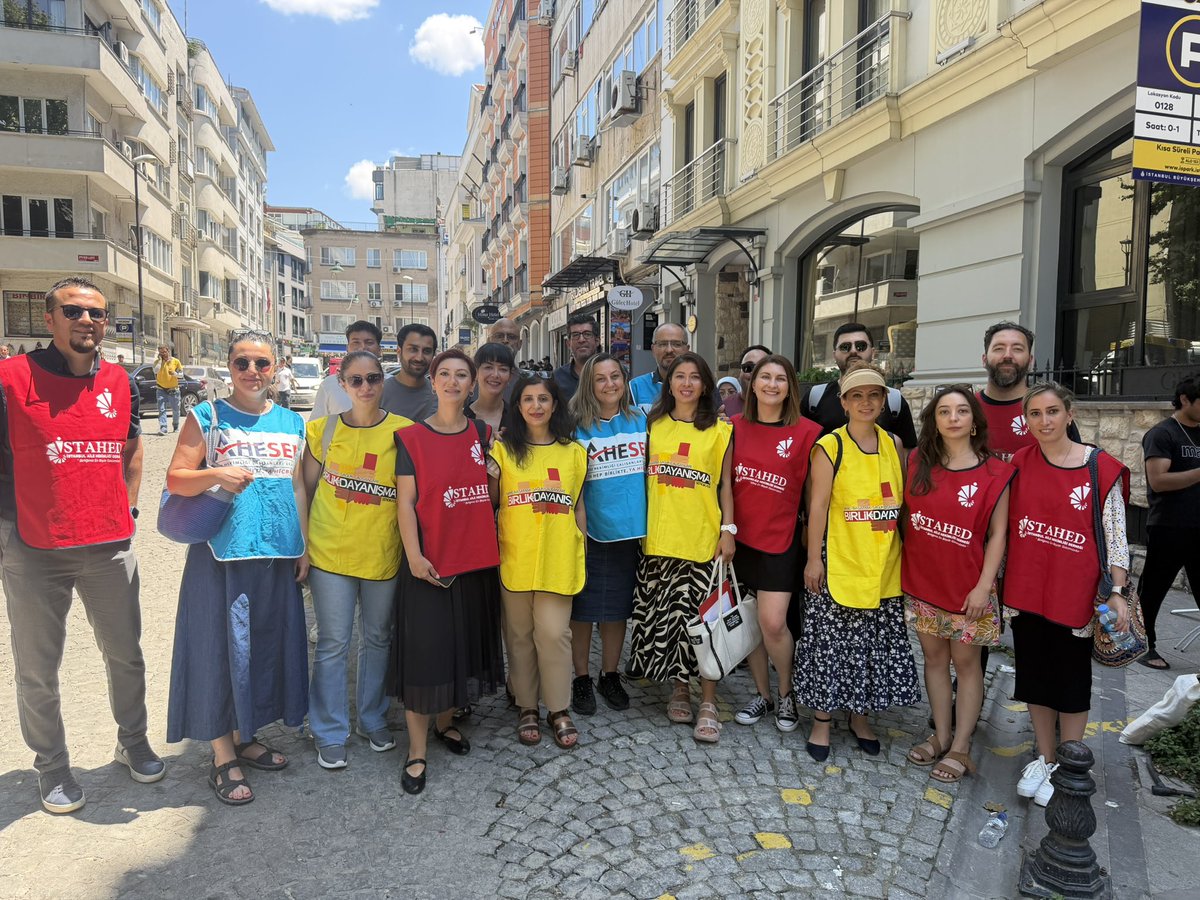 dayanismasen's tweet photo. @saglikbakanligi’na bir kez daha seslendik :akla, mantığa, vicdana  ve hukuka aykırı bu eziyet yönetmeliğine artık son verin. 
Basın açıklamamızı MYK Üyesi Ebe Melike Sigeze okudu.
Basın açıklamasını düzenleyen @istahed ‘e, ve katılım sağlayan @ahesenorgtr @hekimbirligi @istabip nın emeklerine ve ayaklarına  sağlık diyoruz. Mücadelemizi hep birlikte ileriye götürerek bu eziyet yönetmeliğinin bir gün son bulmasını diliyoruz.