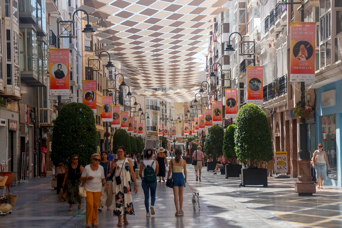 eugenioglezcrem's tweet photo. La Mar de Músicas (@mardemusicasct) llena de color el centro de Cartagena con las banderolas de su 31ª edición

La calle del Carmen y Puertas de Murcia lucen ya la imagen oficial del festival y de los artistas protagonistas de este año. 
https://t.co/IGBddzrXrx https://t.co/6m0s1M6T5k