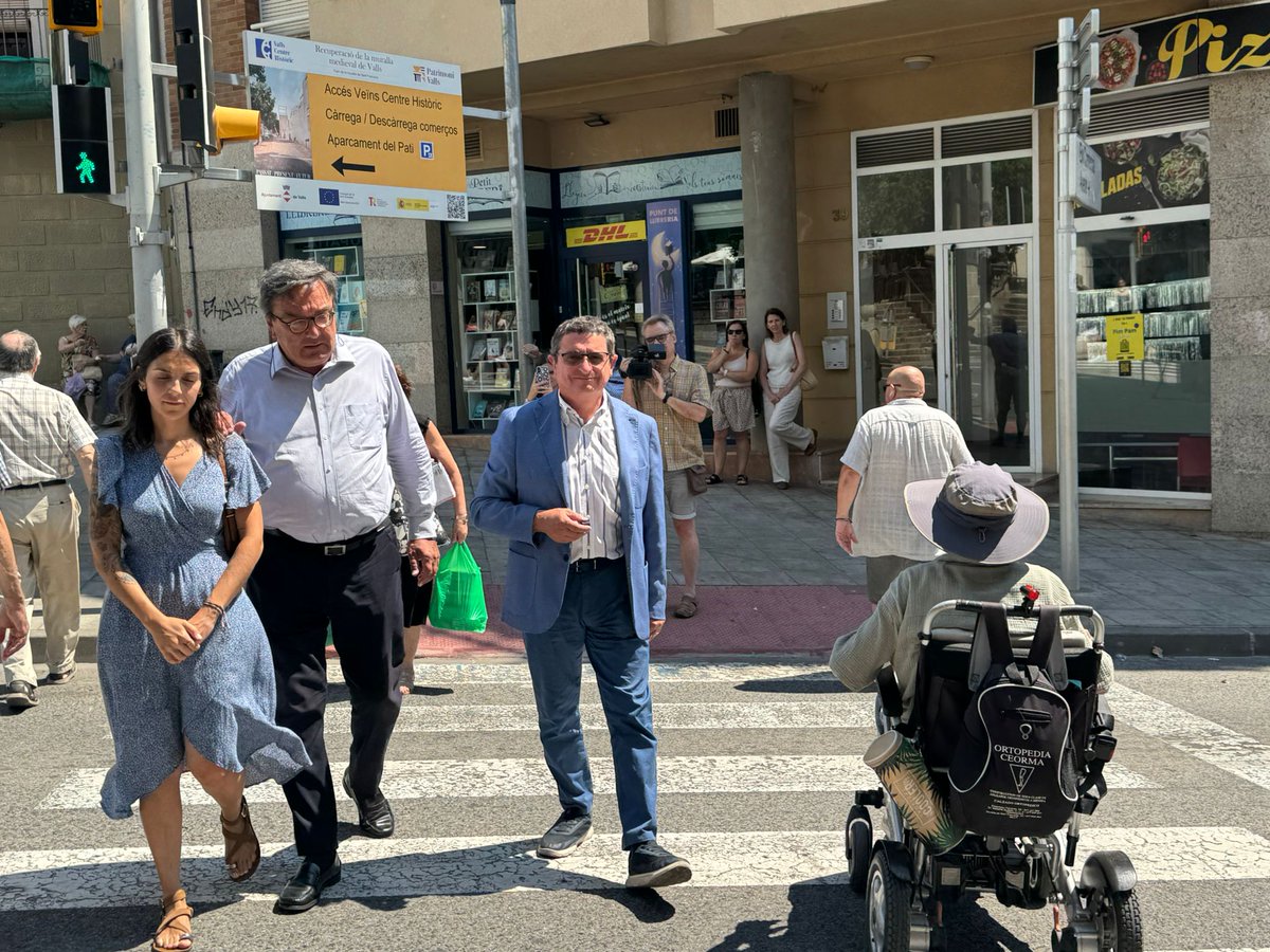 EsquerraValls's tweet photo. 🚦Instal·lats avisadors acústics a semàfors de Valls per millorar la seguretat de les persones amb discapacitat visual. Unes 80 persones de Valls i comarca es beneficiaran dels dispositius als semàfors de la Font de la Manxa, Anselm Clavé i Blocs Muñoz.

ℹ️https://t.co/kg0nCoKRsV https://t.co/E7wLXjE5S9
