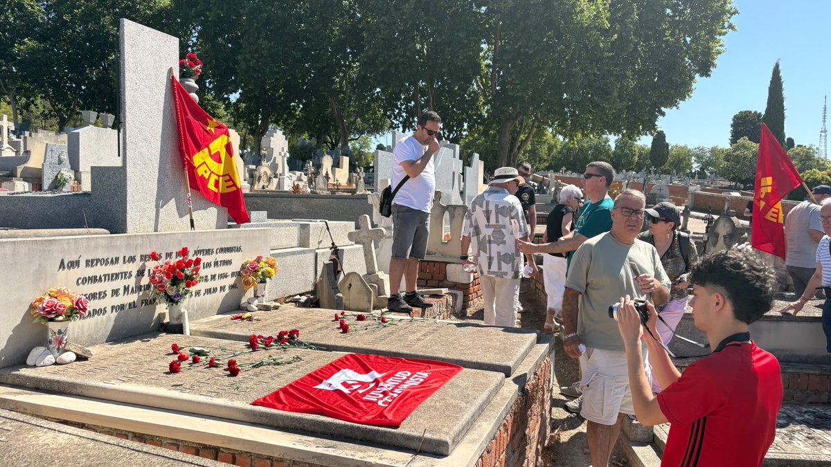 CementerioLibro's tweet photo. @AntifaMadrid @Alfon_libertad @MadresCR @Coordinadora25S @IzcaNacional @YescaMadrid @JAHortaleza @prospe_16 @sbcenlucha @jauriaantifa032 @607enlucha @VallekasAntifa @VKseDefiende @RebeldiaVK @VallekasNuestro @agz27 @K103_LUCERO @Distrito104 @KRBC_Antifa @90NoPasaran @LQSomos @MyLMadrid @emhyvf17102015 @pceclineal @IUCiudadlineal @IUMemoria @FMemoriaMadrid @PCementerio @elpce @LaUJCE @UJCE_cc @IzquierdaUnida @elpcm @laujcemadrid @UJCEMadrid @IU_Madrid @IUMadridCiudad @segalvez1 @estherapasaez @JUANJEMOL #2936Nombres 🌹 #13Rosas 
Fusiladas Madrid PosGuerra 1939-1944
Cementerio Almudena 2007-2026 @MyLMadrid Borradas del Memorial 2019 @PCementerio 
@90NoPasaran @LQSomos 📰🎥📬📚https://t.co/QFI9LxkJE2

Videos🎥https://t.co/N1eK6sBu6r

#90aniversariovictoria #90NoPasarán #NoPasarán https://t.co/az0nK9CS9V
