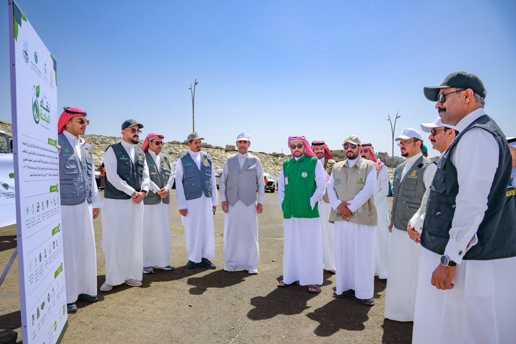 amantalbaha's tweet photo. أطلق #أمين_منطقة_الباحة الدكتور علي بن محمد السواط مبادرة “نقاء الباحة” بالشراكة مع فرع #وزارة_الصحة بمنطقة الباحة، و #مركز_وقاء، وعدد من الجهات ذات العلاقة، وذلك لتعزيز أعمال الإصحاح البيئي، ورفع مستوى النظافة العامة، وتحسين المشهد الحضري خلال موسم #صيف_الباحة_2026.

وتهدف المبادرة إلى تعزيز الصحة العامة، والوقاية من المخاطر البيئية، ومكافحة الحشرات ونواقل الأمراض، ورفع كفاءة الخدمات البلدية، من خلال برامج ميدانية وتوعوية تستمر طوال الموسم.

#أمانة_منطقة_الباحة 
#وزارة_البلديات_والإسكان